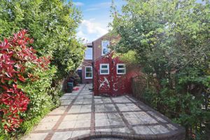 Ladysmith Avenue - click for photo gallery